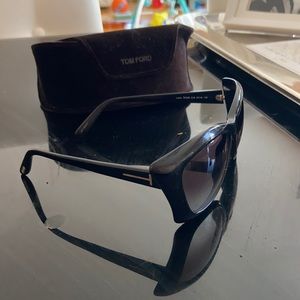 Black Tom Ford Lana Sunglasses Cat-Eye with case!